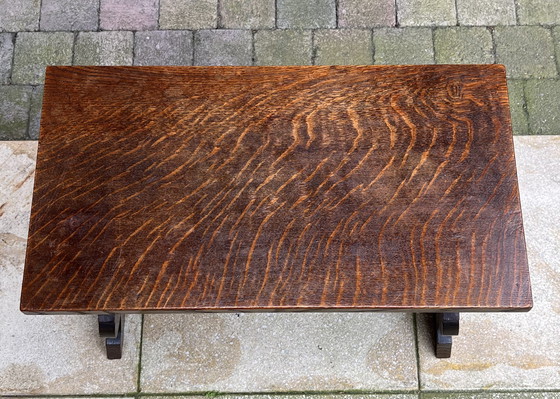 Image 1 of Table d'appoint de l'école d'Amsterdam | Chêne massif | 1920-1940 | Unique Craftsmanship