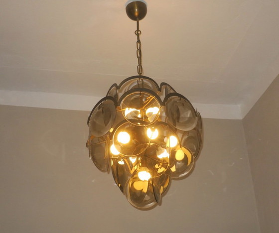 Vistosi kroonluchter met 28 gefacetteerde amberkleurige glazen schijven, Italië, jaren 60. – Plafondlampen (photo 2 of 8)