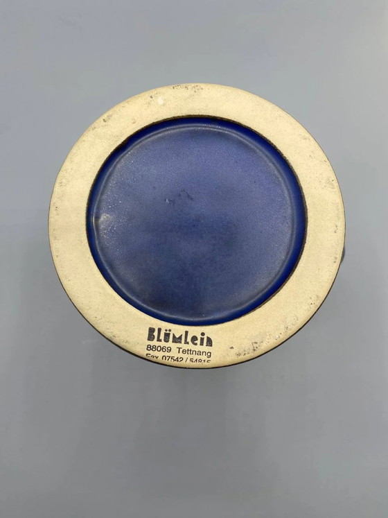 Boccale in ceramica blu cobalto con decorazione a rombi in rilievo, Blümlein Tettnang, Germania – Stoviglie (photo 5 of 6)