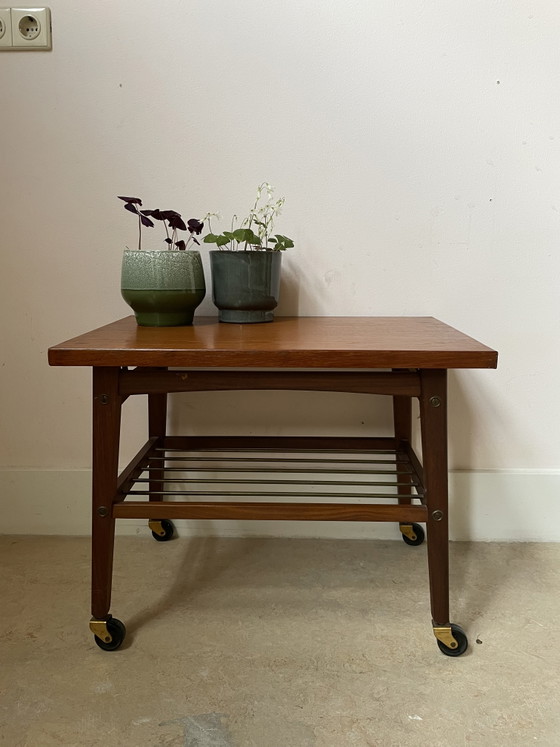 Image 1 of Bijzettafel op wieltjes - vintage uit Denemarken - mobiele plantenstandaard