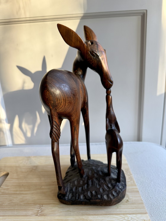 Image 1 of Cervo con vitello in legno di palissandro massello intagliato a mano, 1960