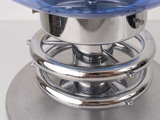 Image 1 of Tafellamp 'Membrane' van Toni Zuccheri uit de jaren 70, gemaakt van blauw Murano-glas en chroom.