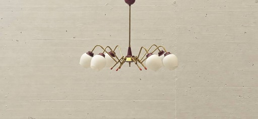 Lámpara de techo Sputnik con marco de latón y cristal opalino, década de 1950.