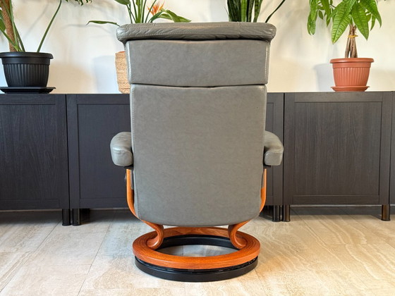 Image 1 of Originele Stressless fauteuil van Ekornes met voetenbank, echt leer, grijs