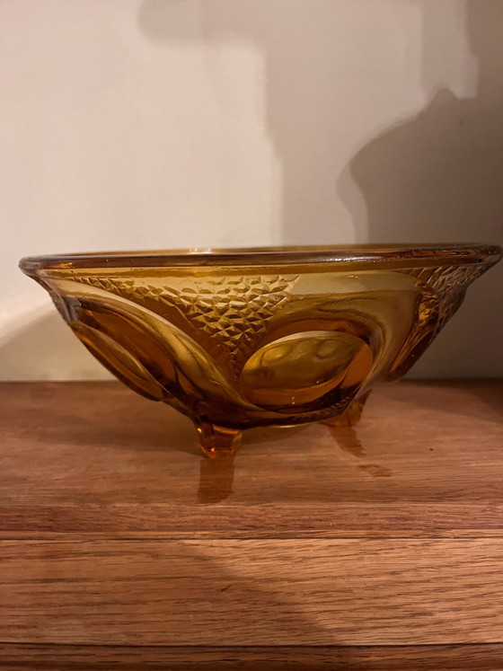 Bernsteinfarbene Schale auf Füßen – Schalen, Glas (photo 5 of 5)