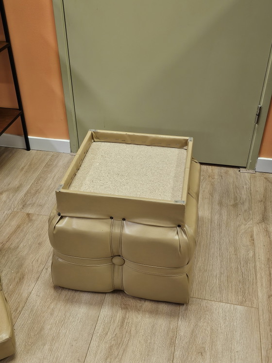 Pouf ottoman vintage avec rangement et repose-pieds, en similicuir beige taupe – Poufs & repose-pieds, Leather (photo 8 of 9)
