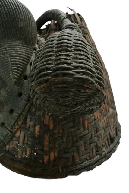 Antike Punu-Maske mit gewebter Kappe – Gabun – Bildhauerei, Wood (photo 4 of 11)
