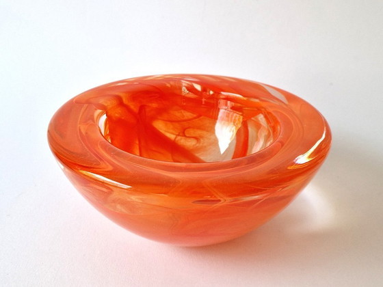 Image 1 of Kosta Boda - Grote maat oranje "Atoll" schaal van Anna Ehrner - 1943gram