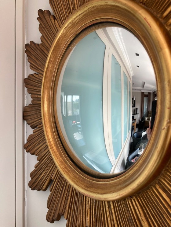 Image 1 of Grande specchio a forma di sole in legno dorato