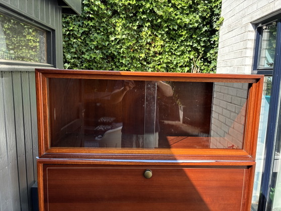 Image 1 of Vintage mid century formule meubel secretaire met bijpassende kast met glazen schuifdeurtjes