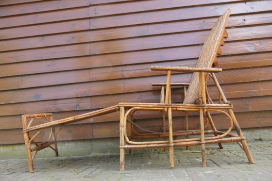 Image 1 of prachtige antieke Franse lounge ligstoel, gemaakt van rotan en bamboe