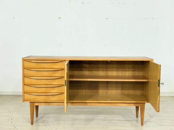 Image 1 of Aparador Hellerau serie 602 – diseño clásico de mediados de siglo – fresno