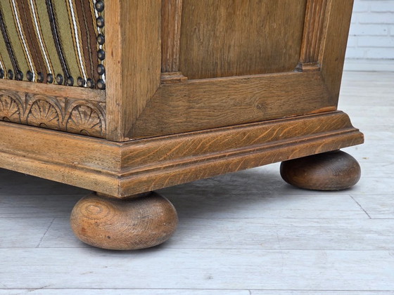 Image 1 of Dänisches 2-Sitzer-Sofa aus den 1950er Jahren, original gestreifte grüne Möbelwolle, Eichenholz.