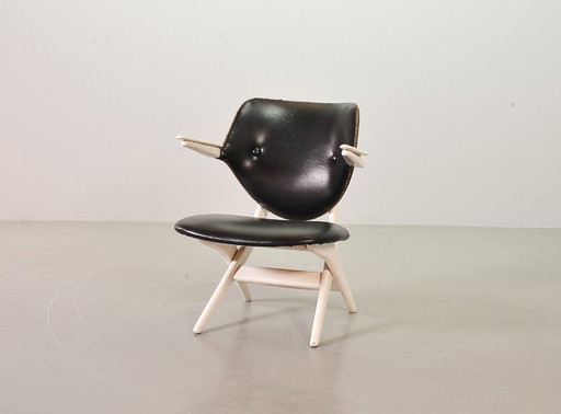 Louis van Teeffelen Dutch Design Pelican Arm Chair for Webe in Solid White Painted Teakwood and Black Leatherette. 