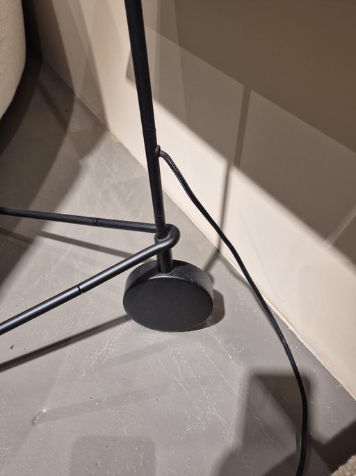 Boconcept DEMAND Floor lamp now from € 999.- to € 799.-