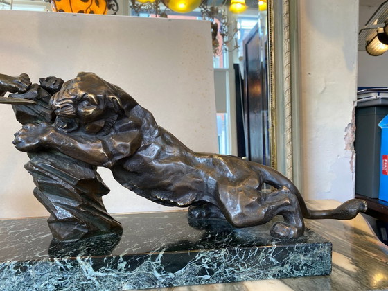 Image 1 of Bronzeskulptur „Mann mit Panther“ – P. Berjean (Art-Deco-Stil)