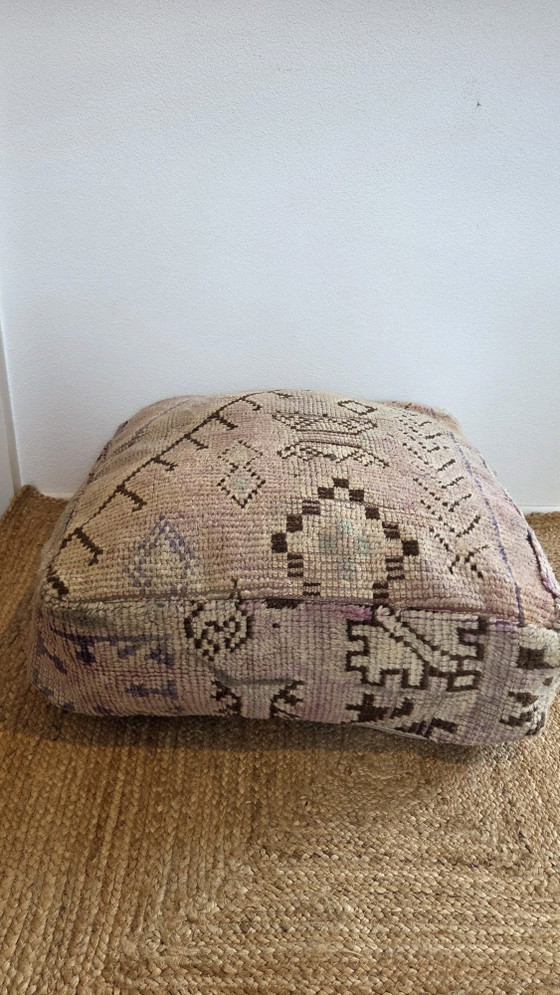 Vintage Berber Poef Handgemaakt In Marokko – Hockers en poefs, Wool (photo 6 of 7)
