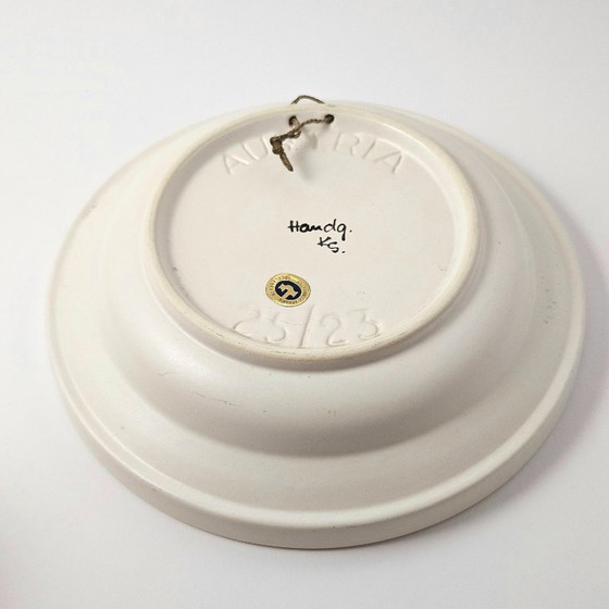 Image 1 of Handbemalter, glasierter Wandteller aus Keramik der österreichischen Firma Gollhammer Keramik aus den 1970er Jahren.