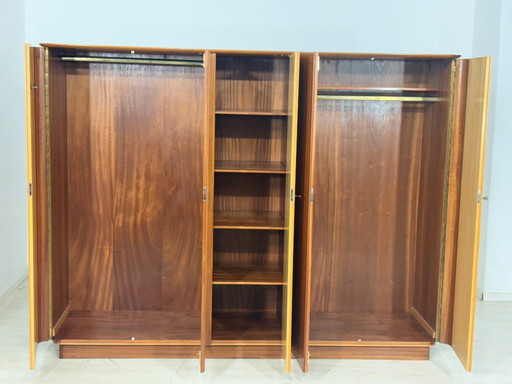 Bellissimo armadio / guardaroba / ripostiglio / credenza di metà secolo