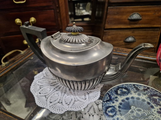 Wunderschöne alte Teekanne