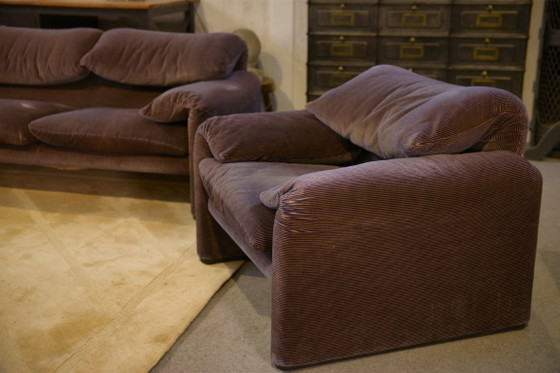 Image 1 of De Maralunga 3-zitsbank en twee fauteuils set van Vico Magistretti voor Cassina, eerste editie 1973.