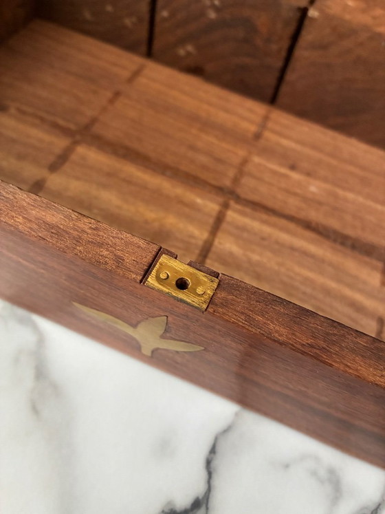 Große antike Holzschatulle mit Messingeinlagen – Dekorative Objekte (photo 7 of 9)