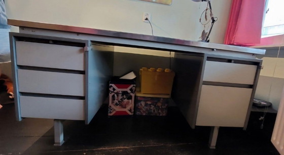 Industrieel mid century bureau, Metaal, Gepolijst staal, Grijs (foto 5 van 5)