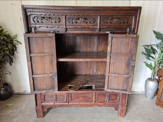 Antieke Chinese bruidskast, mooi geleefde uitstraling afm. 140x64cm en 162cm hoog. – Kasten, Metal, Wood (photo 4 of 5)