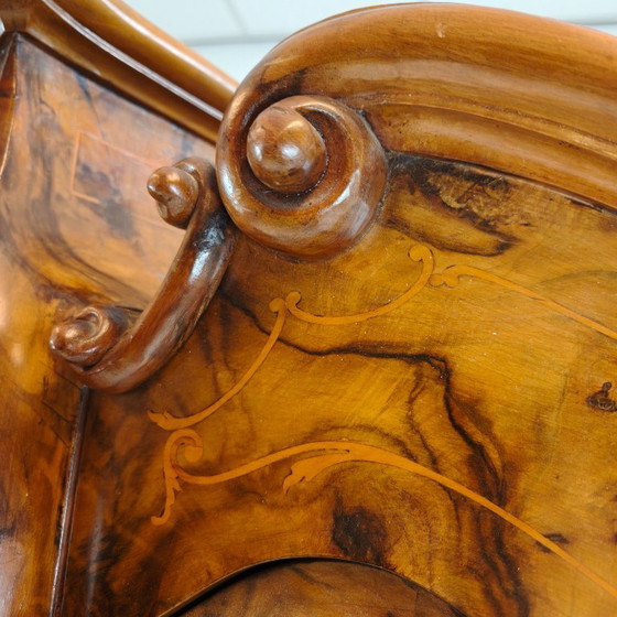 Image 1 of Gran armario/armario italiano antiguo en forma de bomba