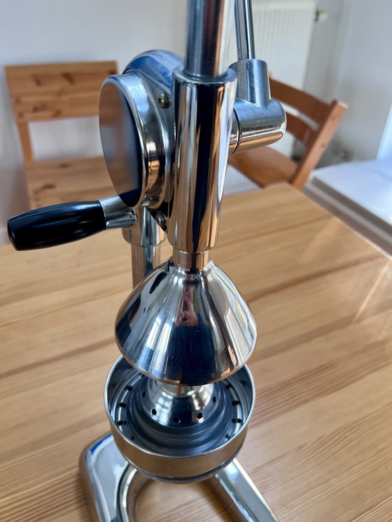 Image 1 of Vintage industrial mid century style horeca manual citrus squeezer / juicer made from heavy steel 