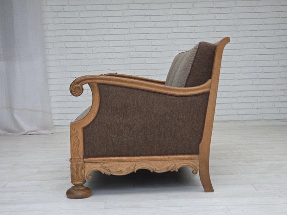 Image 1 of 1950er Jahre, dänisches 3-Sitzer-Sofa, Möbelwolle, massives geschnitztes Eichenholz.