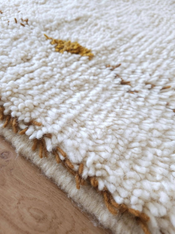 Grand tapis marocain en laine naturelle, dimensions 250x150 cm, fait main. – Wool (photo 3 of 9)