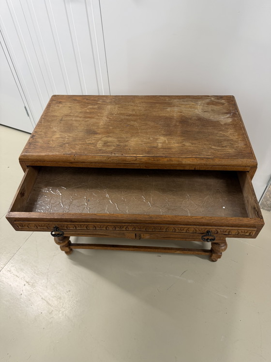Image 1 of houten kast met twee deuren van loodglas en lade