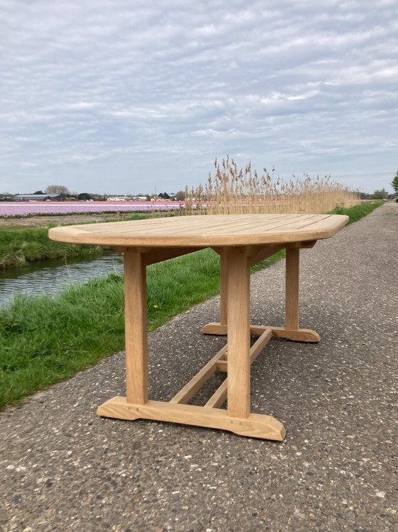 Image 1 of Gloster eleganter ovaler Teak-Gartentisch - wie NEU -