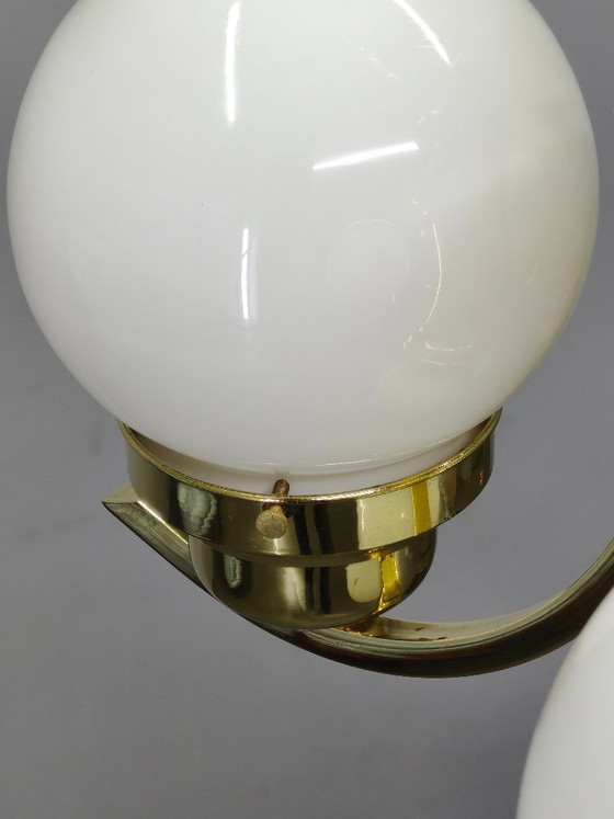 Image 1 of Lustre Art Déco tchèque des années 1930 en laiton avec globes en verre opalin