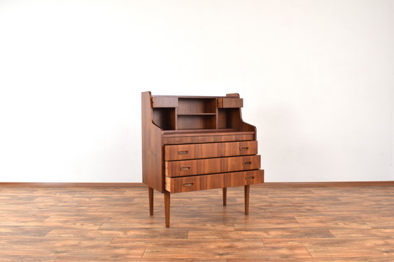 Image 1 of Mid Century Deense notenhouten secretaire, 1960S.