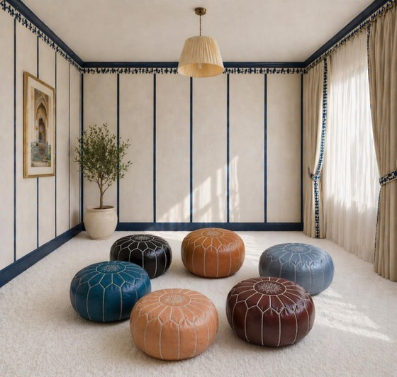 Image 1 of Pouf in pelle realizzati a mano