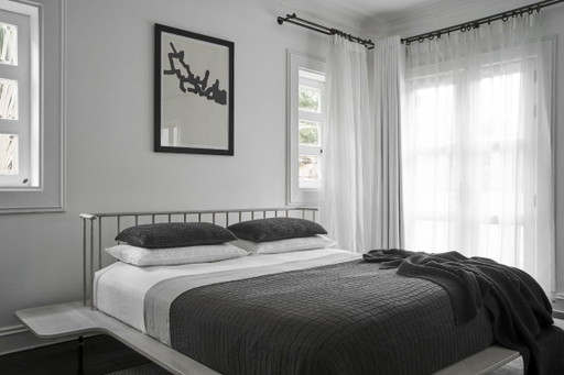 Letto Dunke Design Distrikt in rovere scolorito — finitura fuori produzione, letto di design in rovere massello