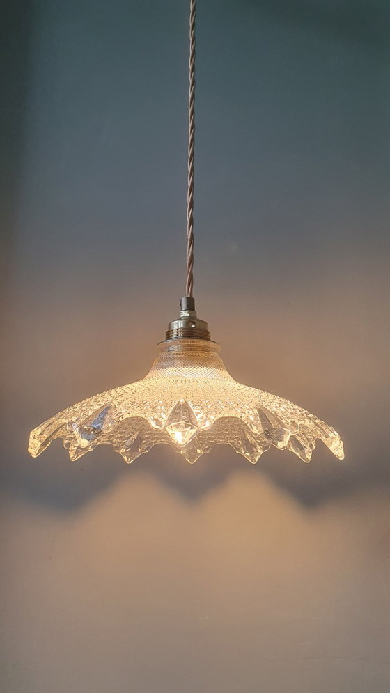 Image 1 of Set (2) Lámpara colgante Holophane, Art Déco, cristal fundido con estructura acanalada