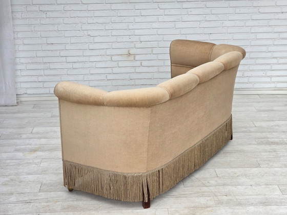 Image 1 of Deense tweezitsbank uit de jaren 50, bekleed met meubelvelours en voorzien van teakhouten poten.