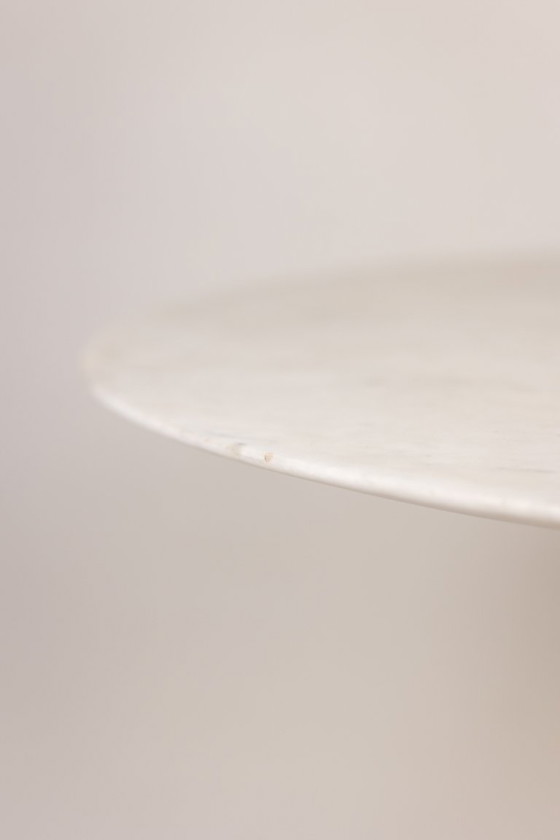 Image 1 of Eero Saarinen, voor Knoll International. Tulpvormige bijzettafel. Circa 1970.