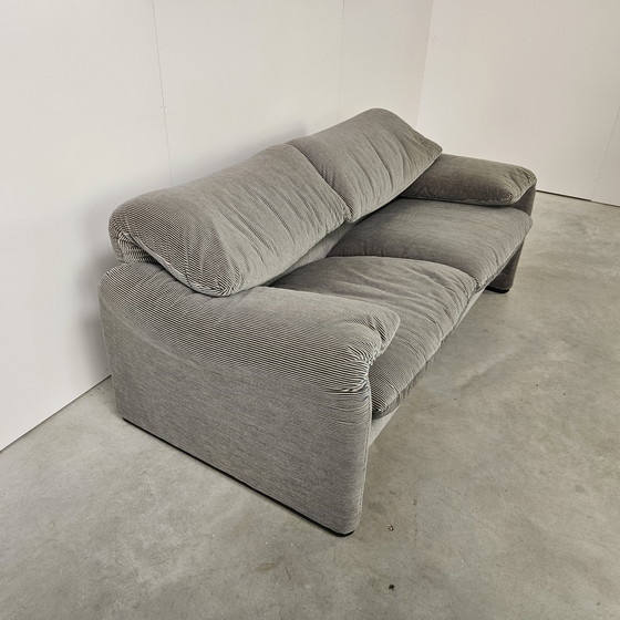 Image 1 of Italiaanse Cassina Maralunga, gestreept lichtgrijs/blauw