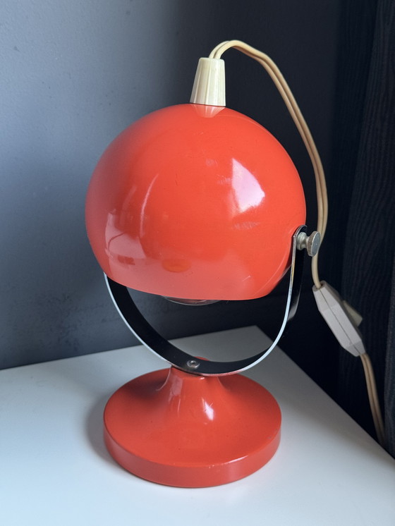 Image 1 of Lampada da tavolo a forma di occhio in stile Space Age, rossa/arancione – Icona del design retrò anni '70