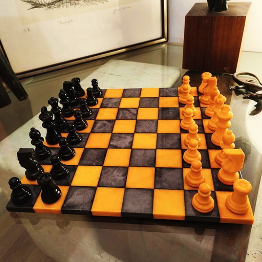 Jeu d'échecs de luxe vintage des années 1970, couleurs rares, en véritable albâtre italien sculpté à la main de Volterra - jaune