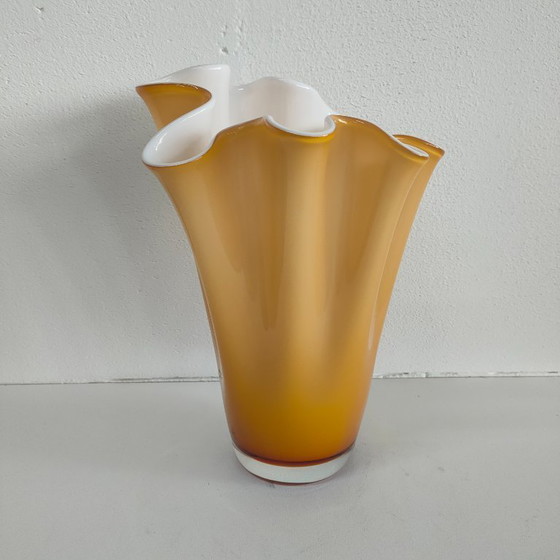 Image 1 of Amberkleurige Fazzoletto bloemenvaas (Murano glas)