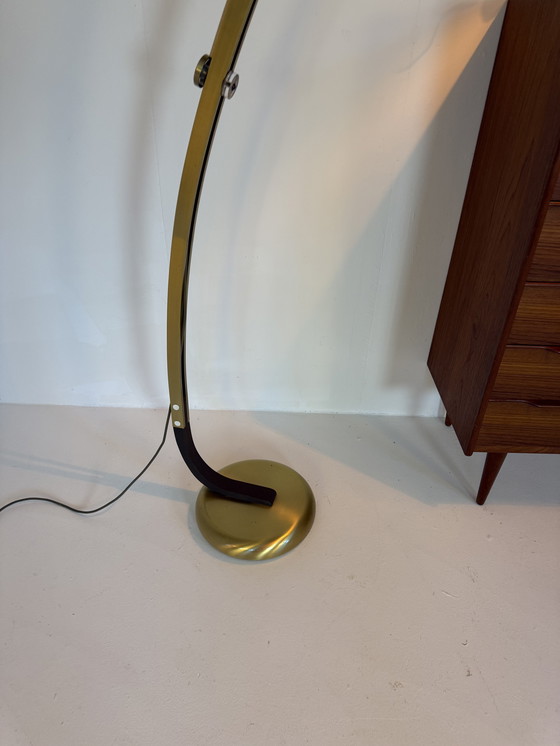 Image 1 of Lampada ad arco in ottone vintage, Harvey Guzzini anni '80