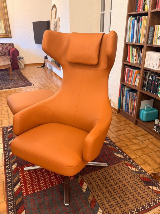 Grand Repos | Armchair & Ottoman, New from 2026 — Too Large for Our Room | €8,500 → €5,500 – Vitra, fauteuils (photo 2 of 9)