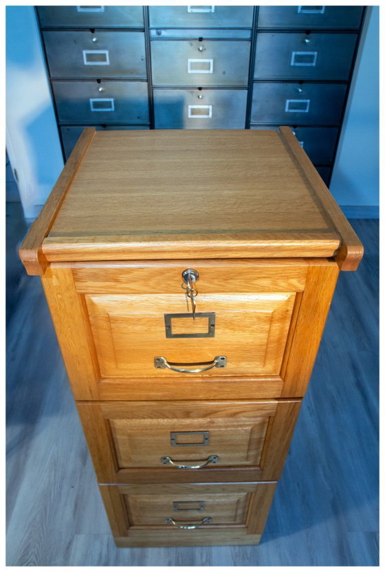 Image 1 of Archiefkast met drie laden, professionele kwaliteit.