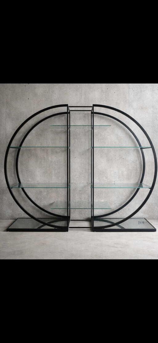 Runder Raumteiler/Vitrinenschrank