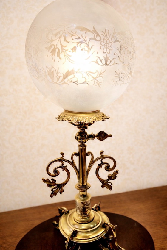 Image 1 of Antieke lamp van messing en gegraveerd glas – elegantie uit de Belle Époque.